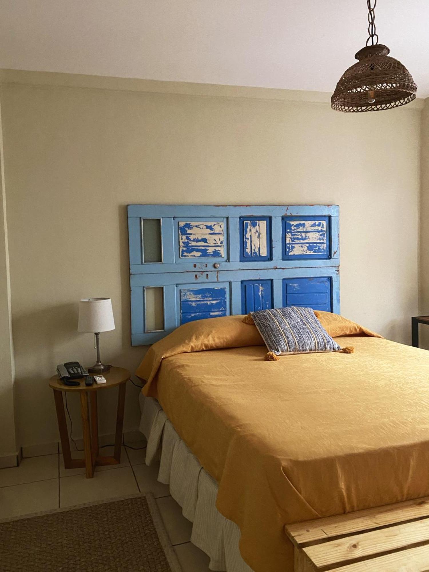 Hotel Andoria Сан-Сальвадор Экстерьер фото