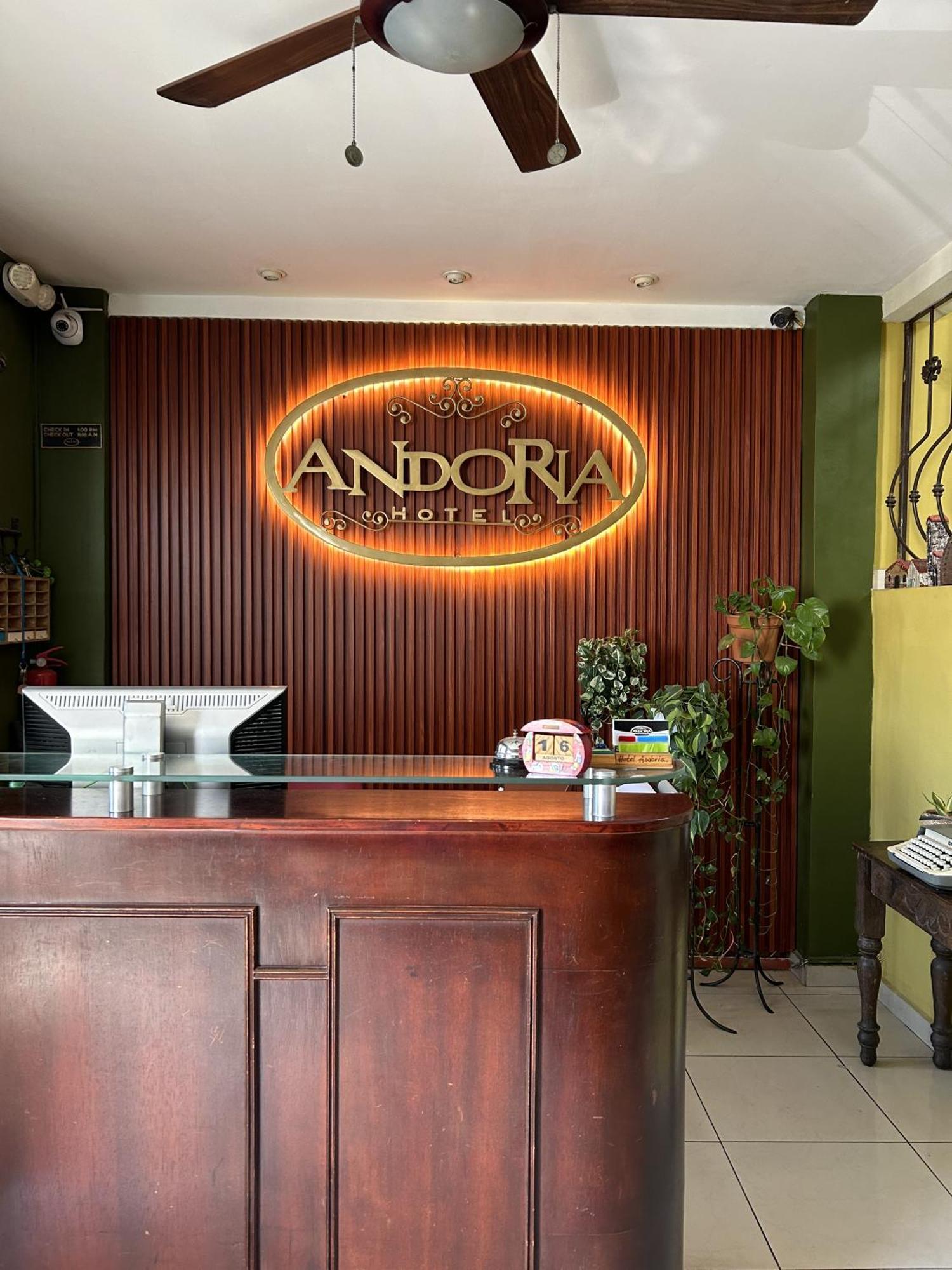 Hotel Andoria Сан-Сальвадор Экстерьер фото