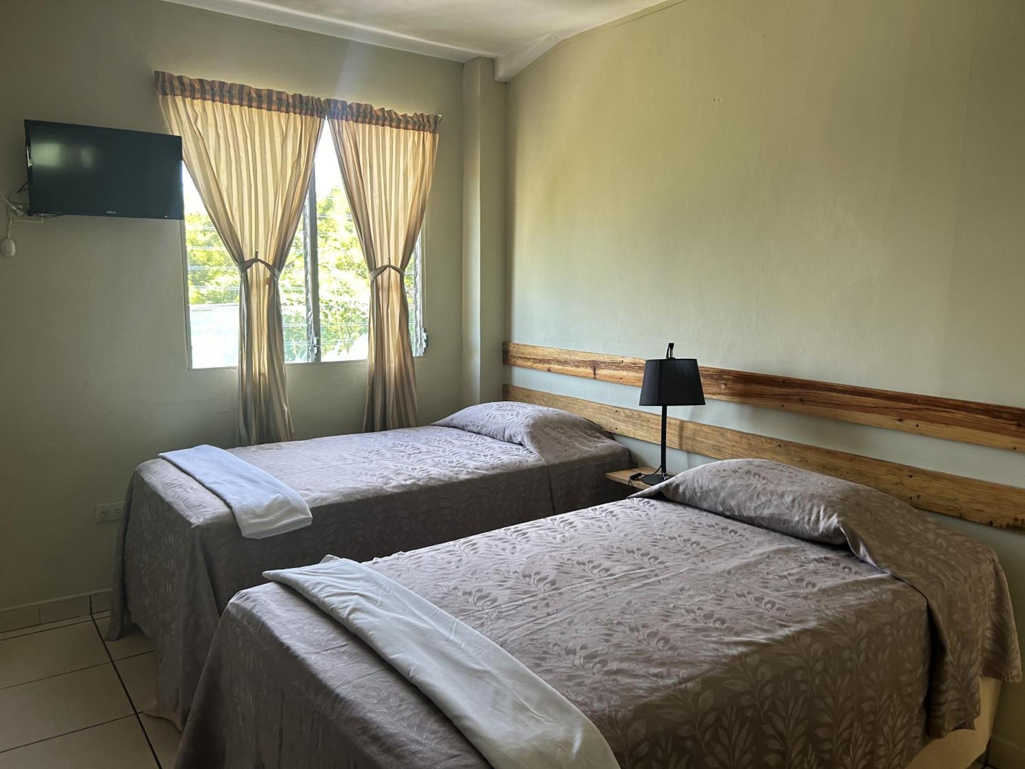 Hotel Andoria Сан-Сальвадор Экстерьер фото
